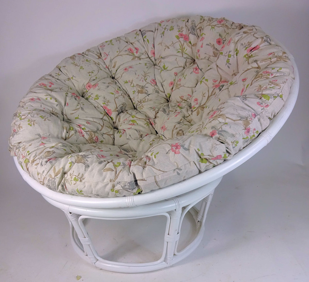 Rattan Papasansessel , Durchmesser 110 cm , Fb. weiß Lack. , Polster Mirha Leinen Bird