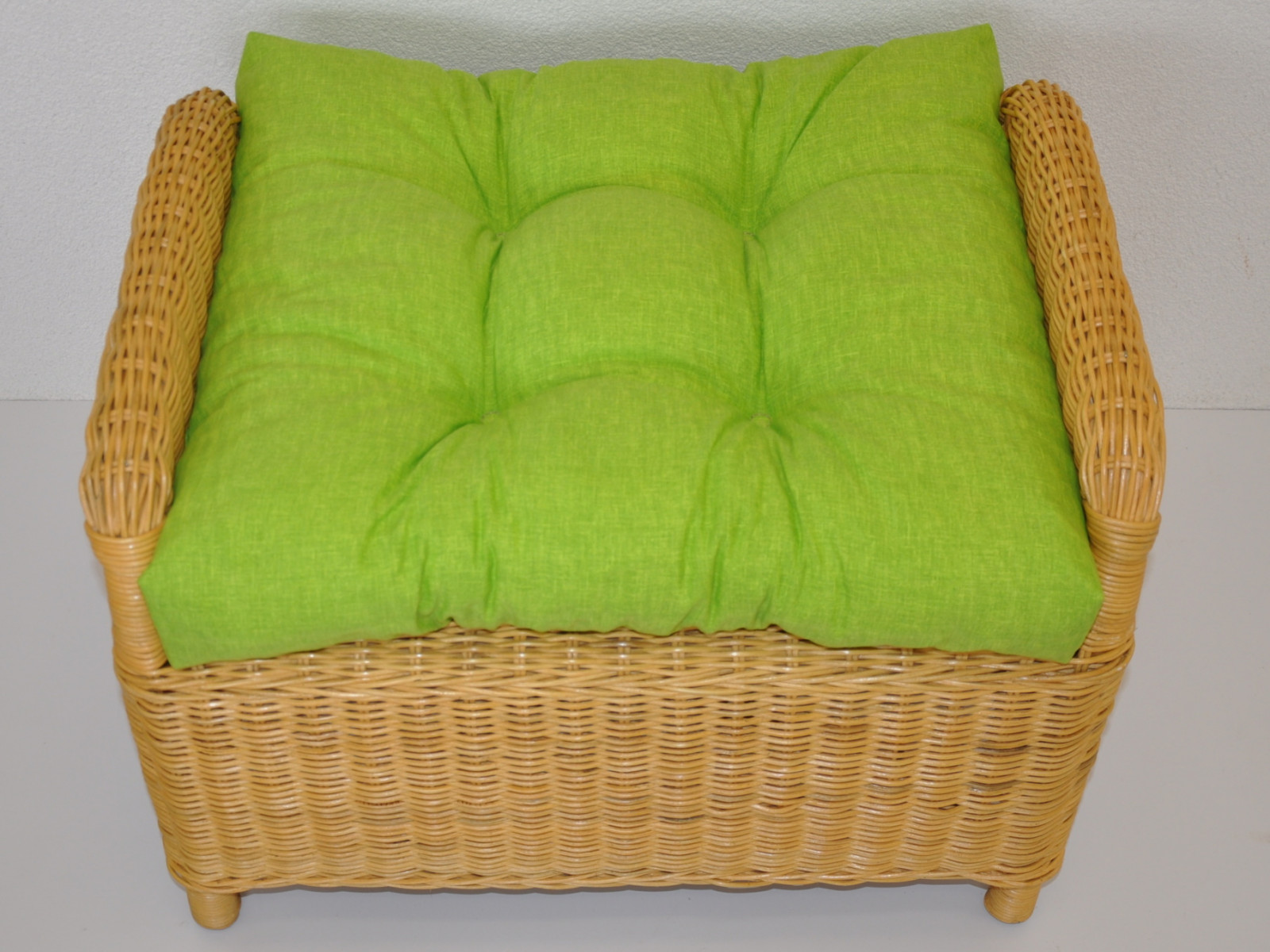 Polster / Kissen für Rattan Ohrensessel Hockerkissen Colore verde chiaro (hellgrün) 50 x 40 cm Top Qualität