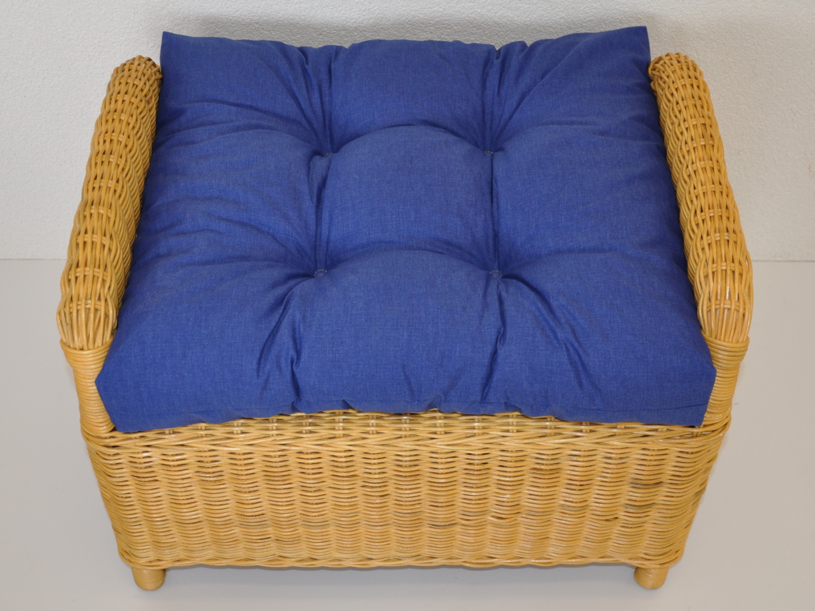 Polster / Kissen für Rattan Ohrensessel Hockerkissen Colore blu marino (dunkelblau) 50 x 40 cm Top Qualität