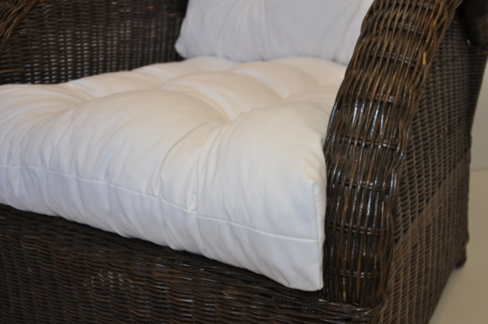 Rattan Ohrensessel , Rattansessel , Relexsessel , Hochlehner inkl. hochwertigen Polster . Korbfarbe : darkbrown