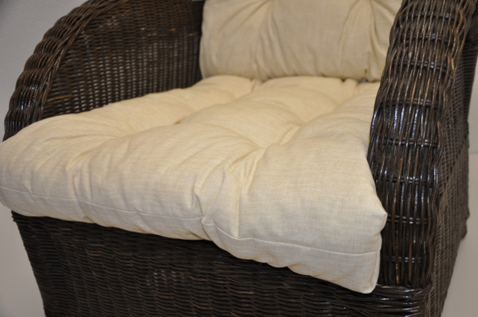 Rattan Ohrensessel , Rattansessel , Relexsessel , Hochlehner inkl. hochwertigen Polster . Korbfarbe : darkbrown