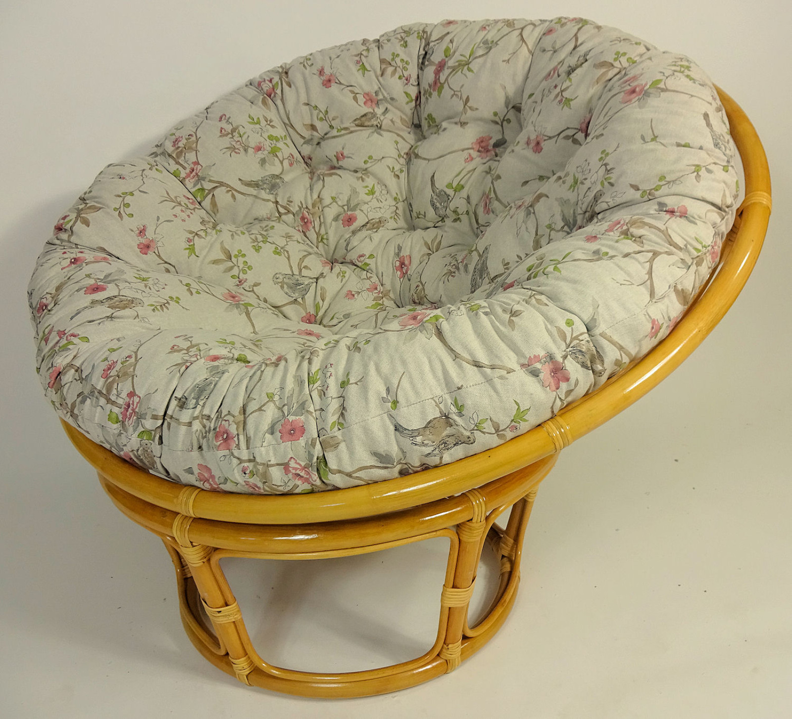 Rattan Papasansessel , Durchmesser 110 cm , Fb. honig , Polster Mirha Leinen Bird