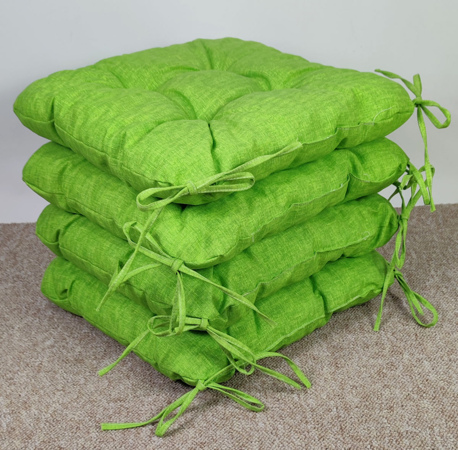 Set 4 x Stuhlkissen/Sitzkissen Lara 38 x 38 cm Dicke 8 cm, Fb. Colore verde chiaro (hellgrün) mit Schleifen