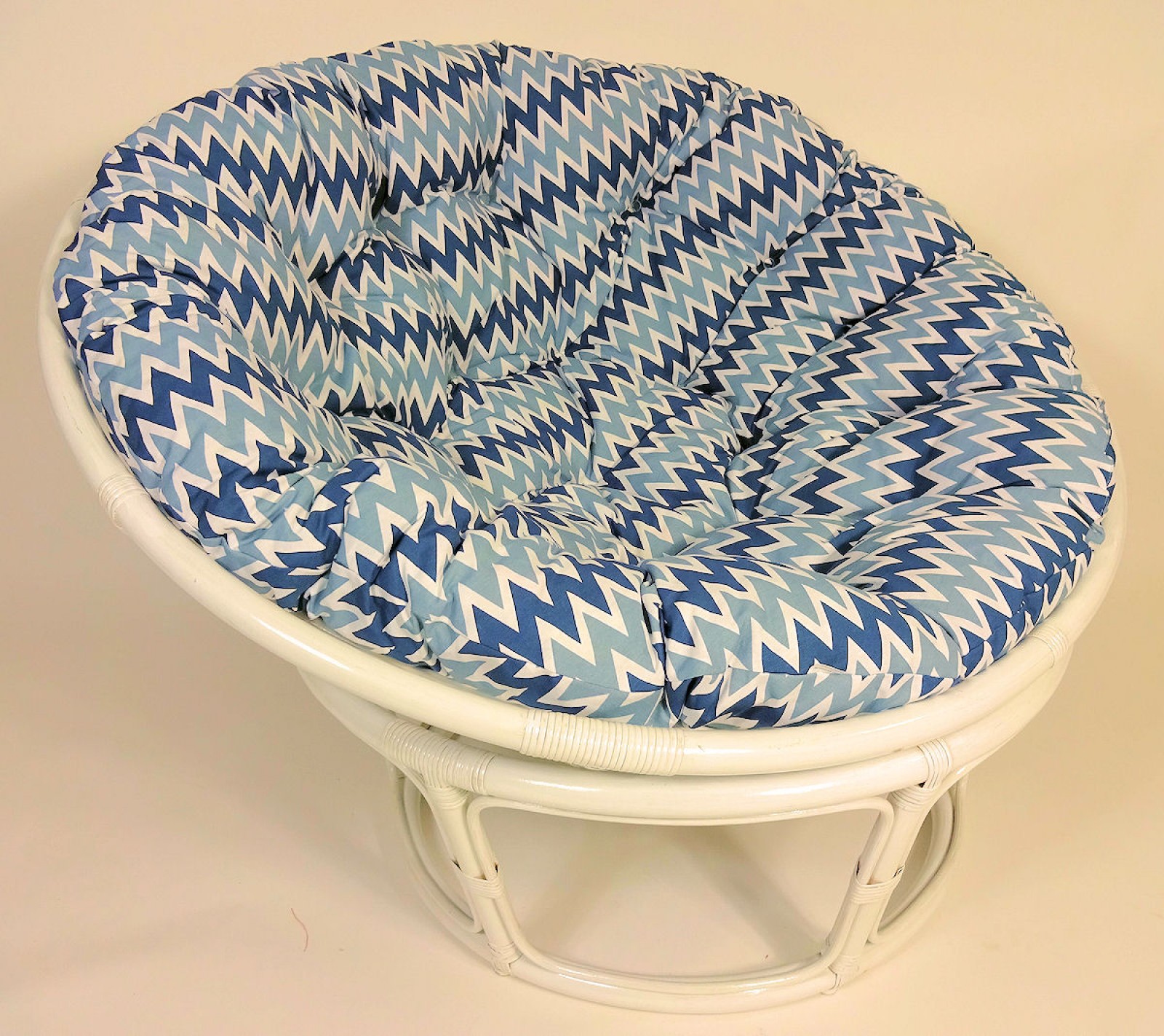 Rattan Papasansessel , Papasan Sessel inkl. hochwertigen Polster , D 110 cm , Fb. weiß lackiert , Polster Loneta blau