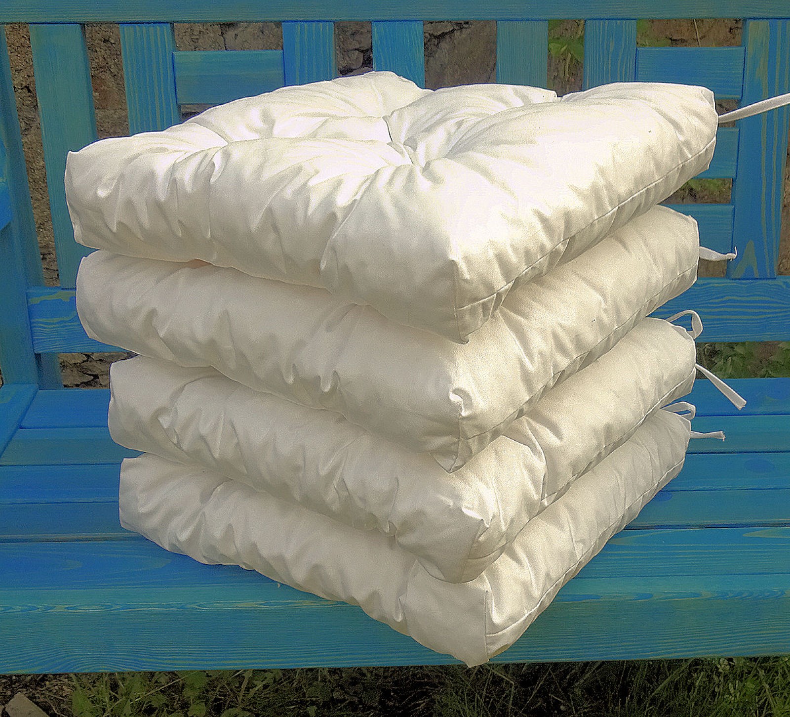 Set 4 x Stuhlkissen / Sitzkissen Klara 42 x 42 cm Dicke 8 cm , Fb. bianco , Polyester