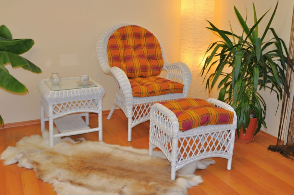 Rattan Ohrensessel, Rattansessel, Relexsessel, Hochlehner mit Hocker und Beistelltisch Korbfarbe : weiß Lackiert